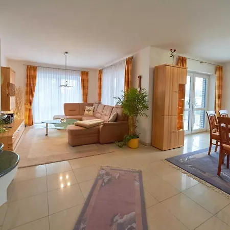 - Apt. 01 Apartament *